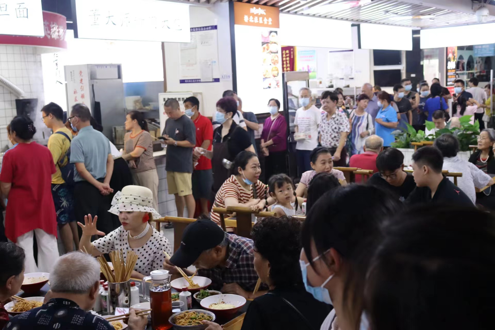 重庆社区食堂运营,重庆首家大型社区食堂