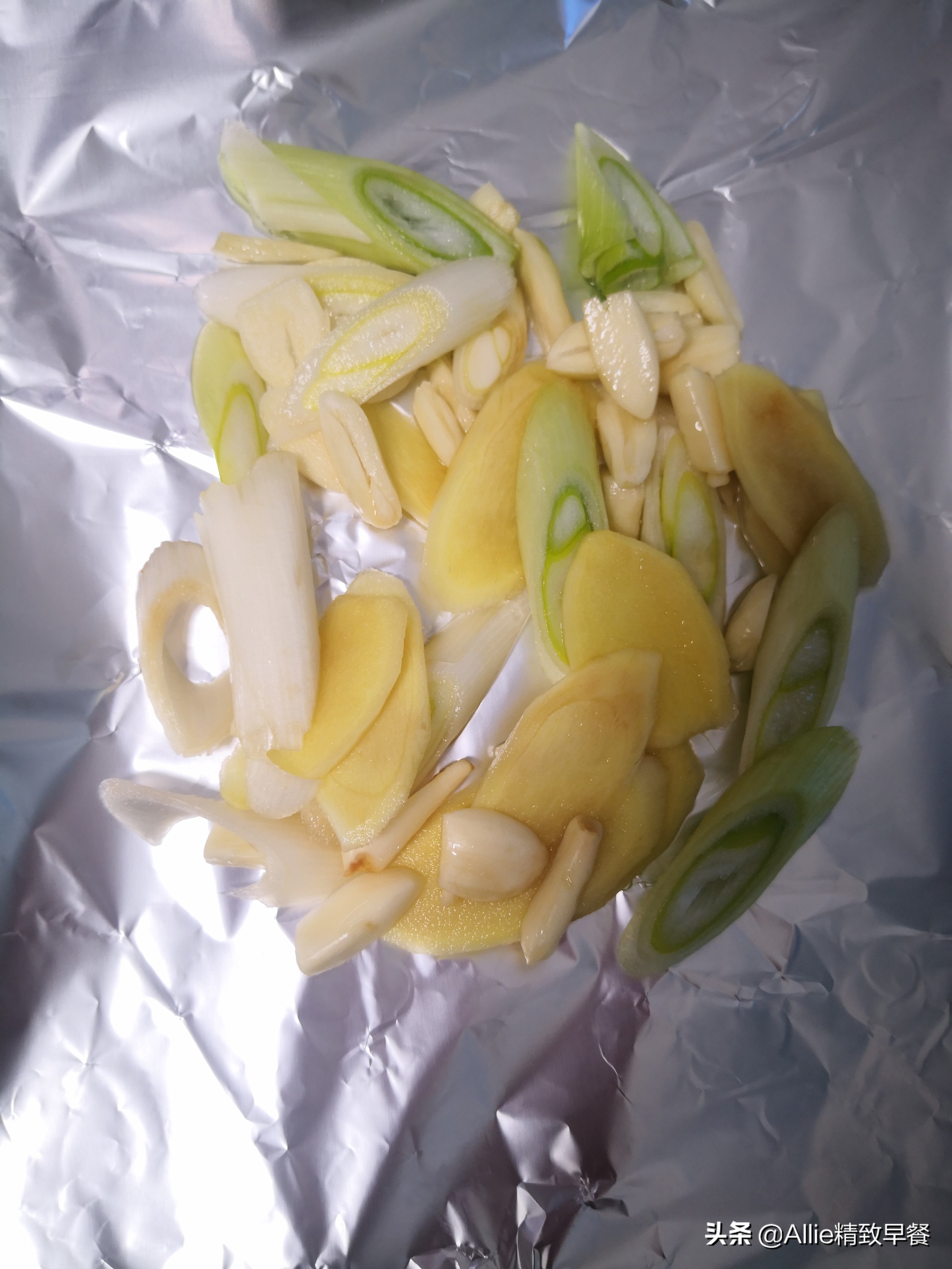 脆皮烤鸡做法烤箱教程,在家就能做的爆汁脆皮烤鸡