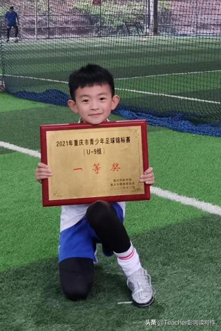 四年级下册第七单元作文踢足球,四年级下册我学会了踢足球作文