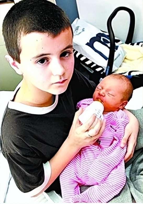 13岁的英国少年喜当爹,英国13岁男孩当爸爸结局
