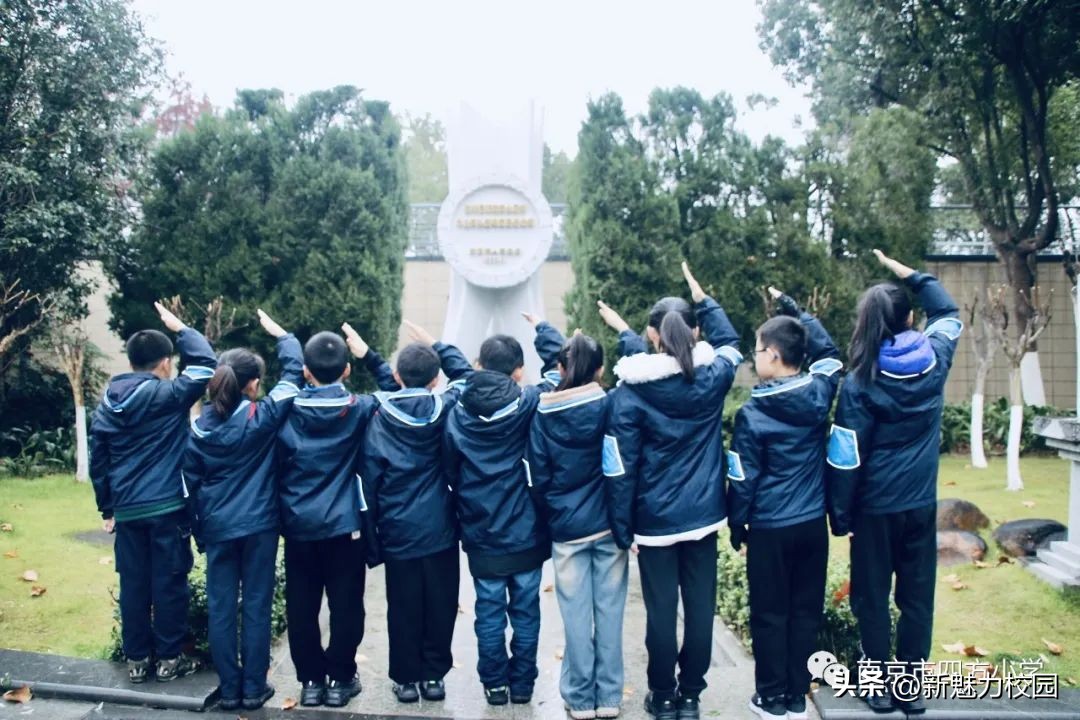 红领巾假日小分队,南京雏鹰假日小队队旗