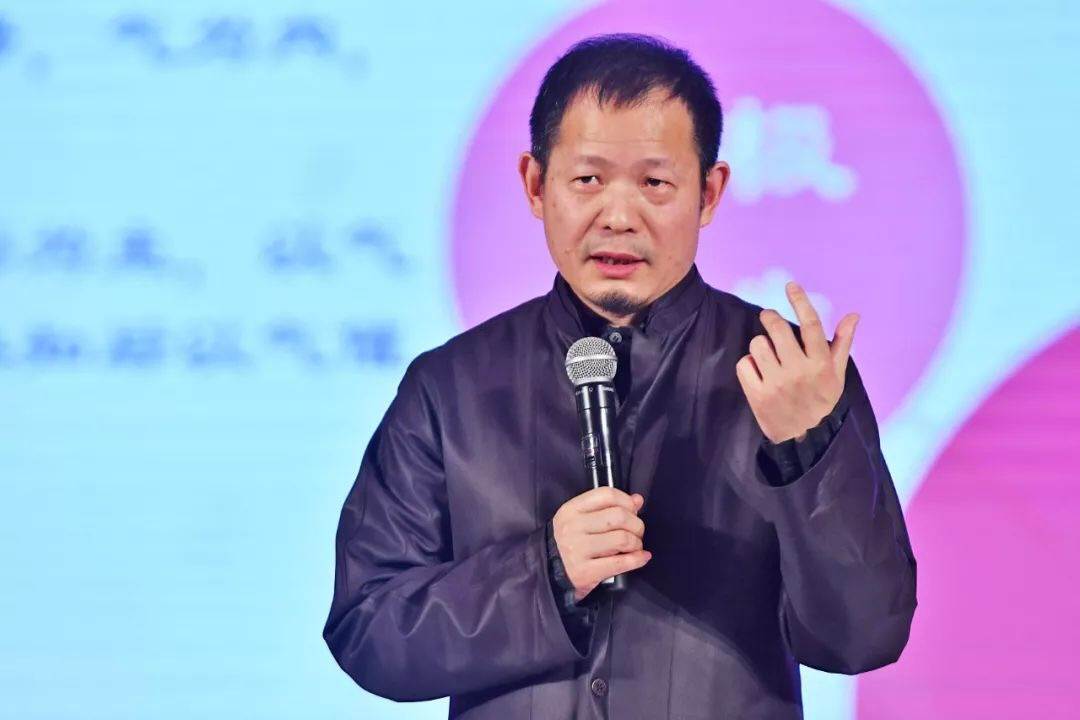 他17岁上中国人大，28岁赚500万元，39岁身家15亿，凭啥