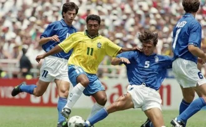 世界足坛史上百大巨星排行榜,世界足坛史上十大足球巨星