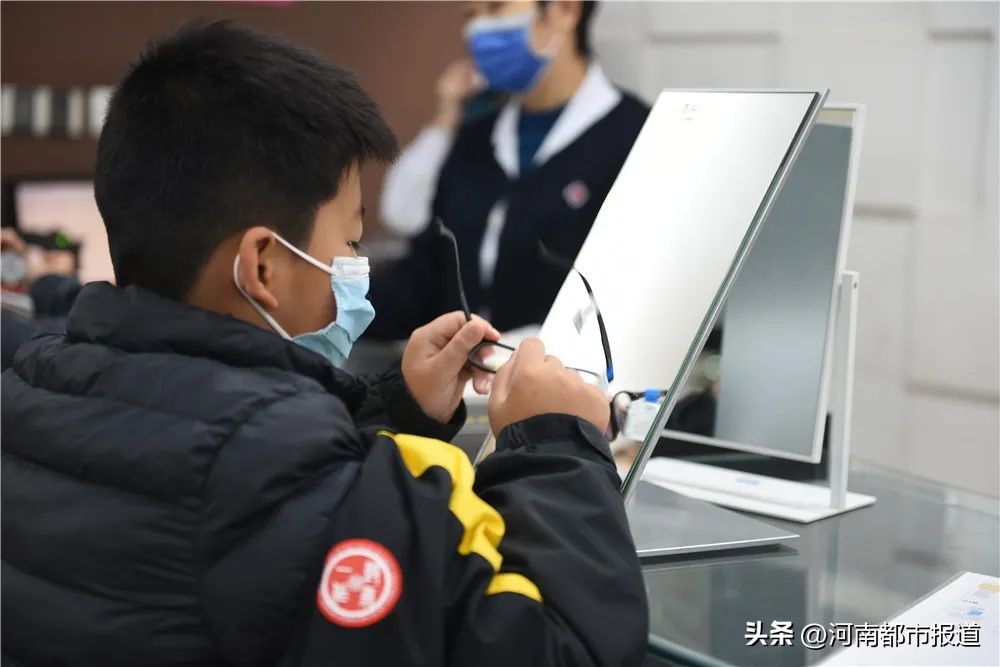 四岁孩子眼睛重度近视怎么矫正,孩子右眼是重度近视怎么办