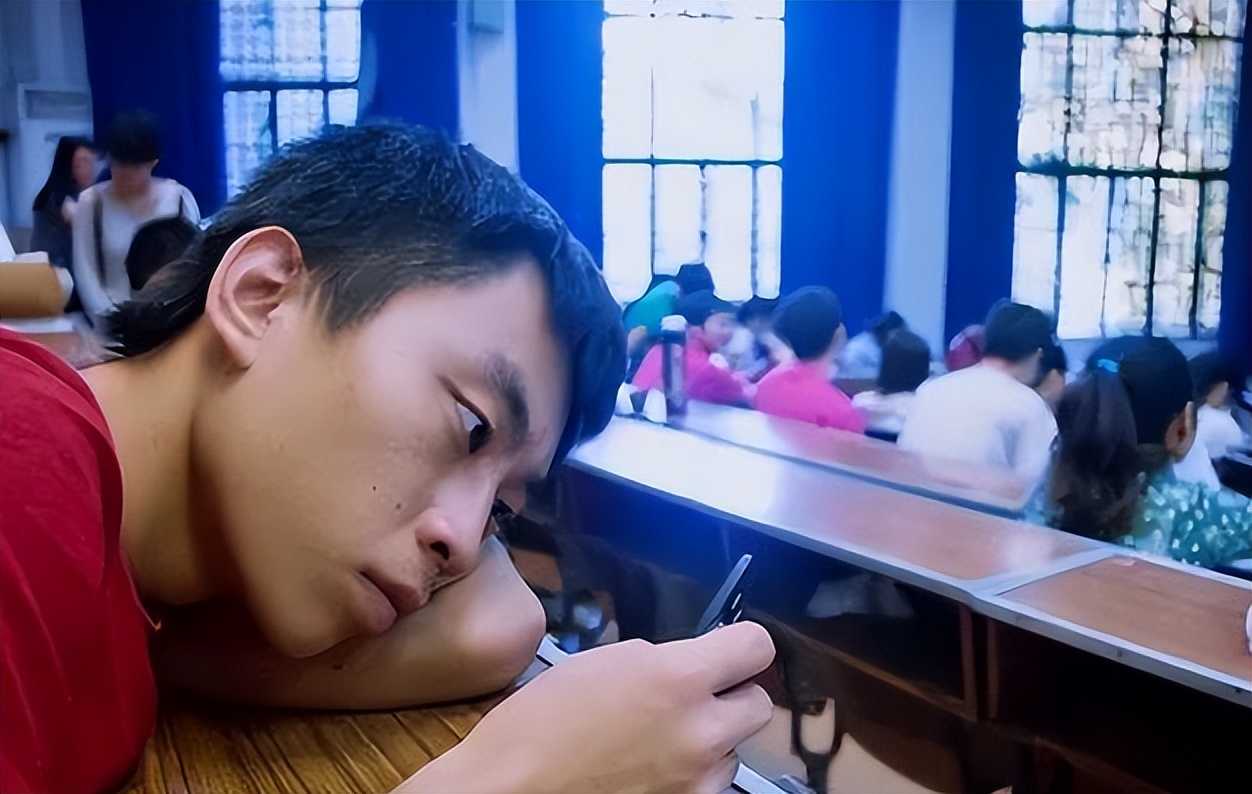 自以为是的消遣!“奶头乐”逐渐蔓延,大学生深陷其中却不自知