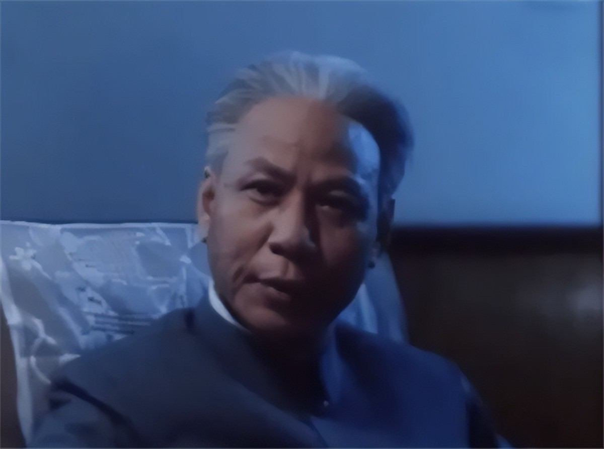 饰演伟人*少奇刘**的演员：王光美把*少奇刘**同志穿过的衣服送给了他