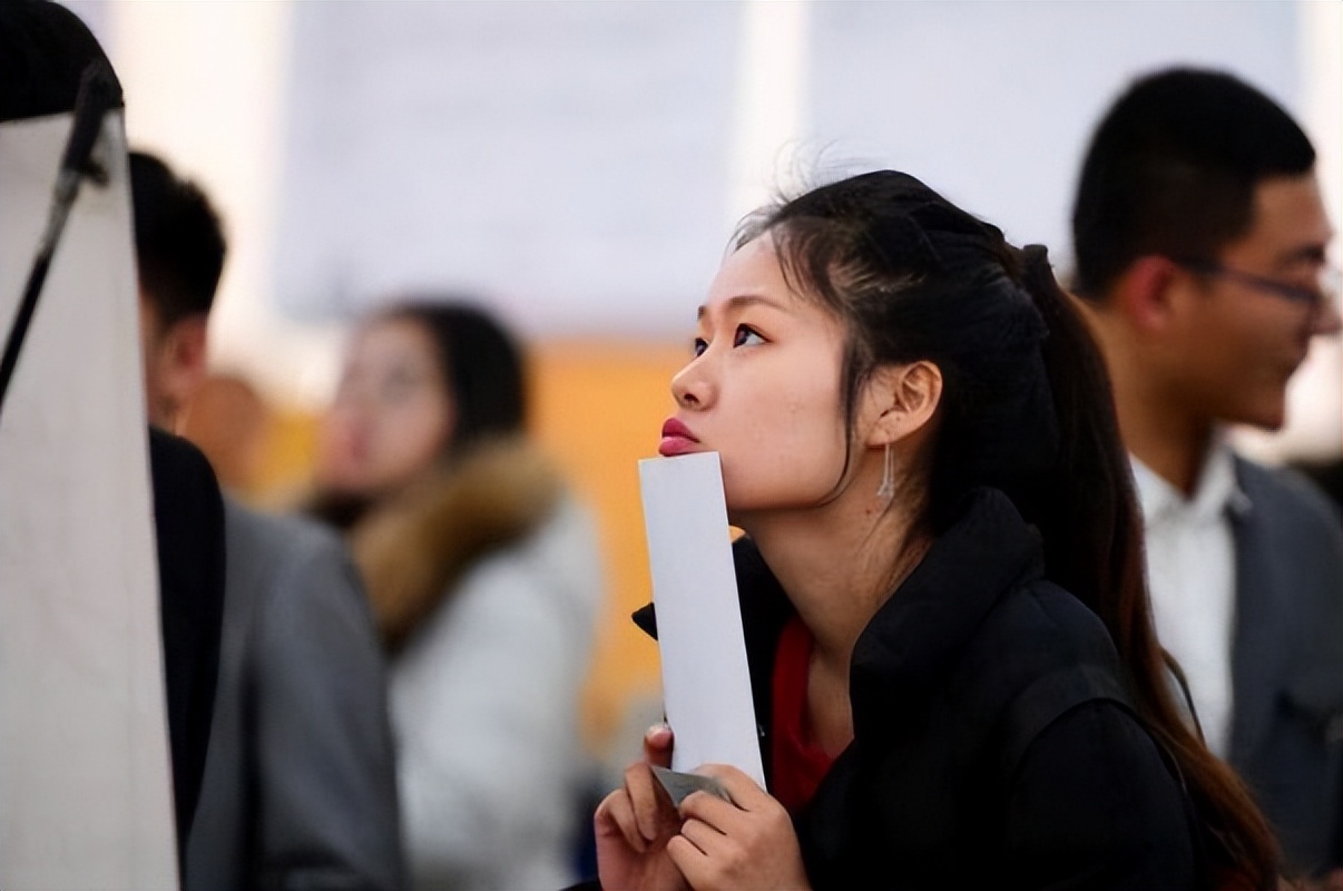 未来十年女生好就业的专业，前景好且收入高，家有女生可多留意
