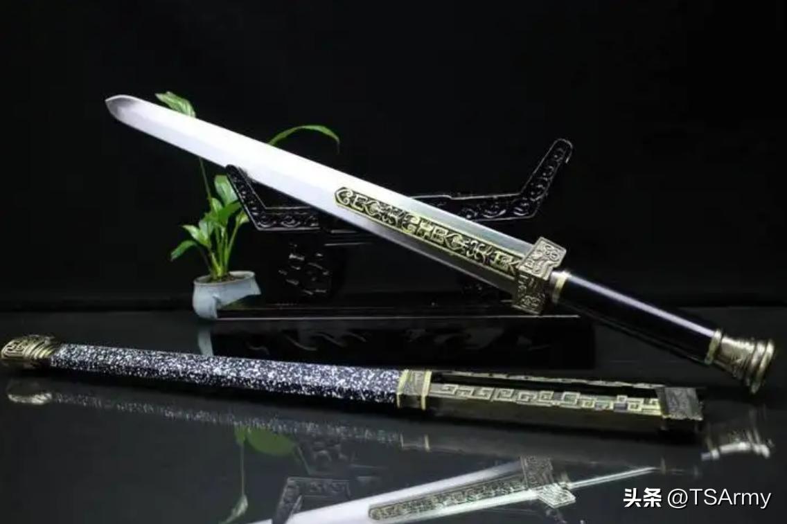 三国关羽兵器,三国演义关羽青龙偃月刀