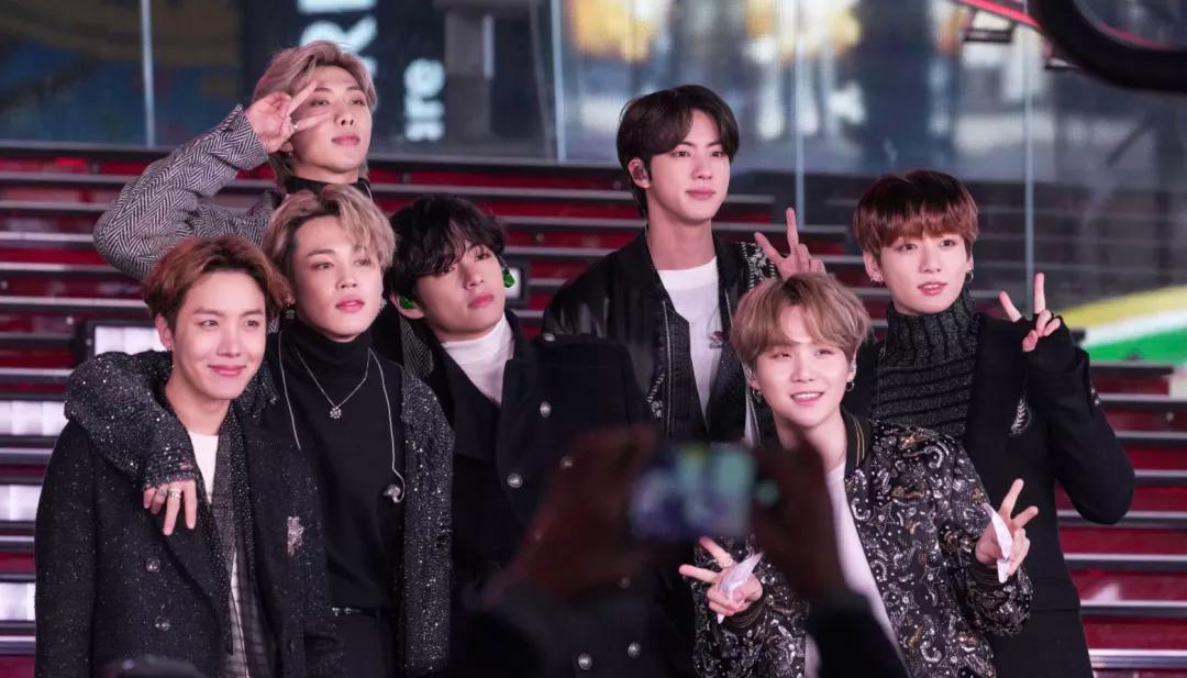 白人网红沉迷Kpop文化，狂整容还做丁丁缩小术，被韩国人骂至道歉