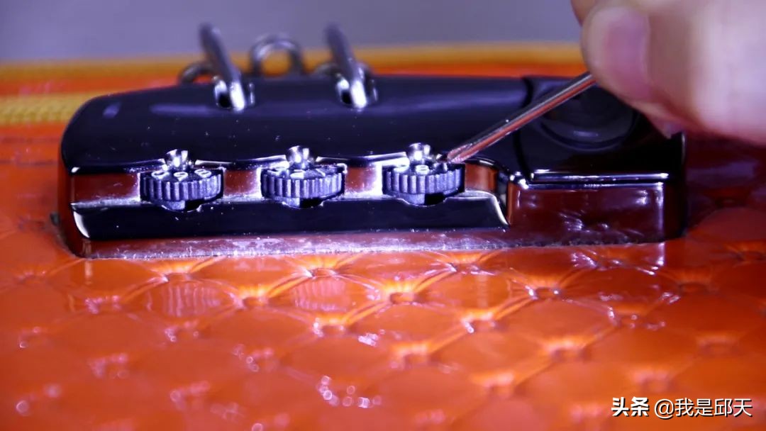 supreme行李箱密码忘记怎么打开,eminent行李箱忘记密码怎么办