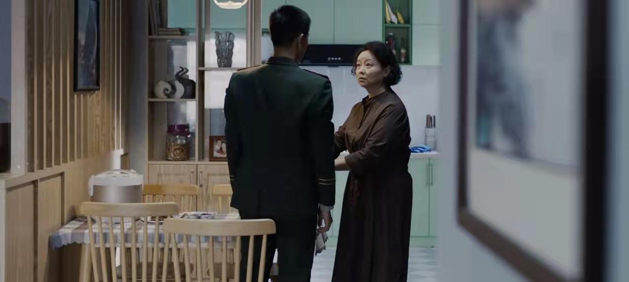 特战荣耀燕破岳和刘招弟什么关系,特战荣耀燕破岳被俘虏谁救了他