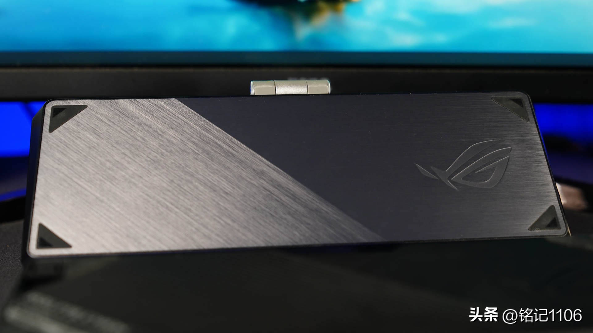 华硕rog夜魔机械键盘哪个轴好,rog魔导士键盘怎么按一下就有灯光