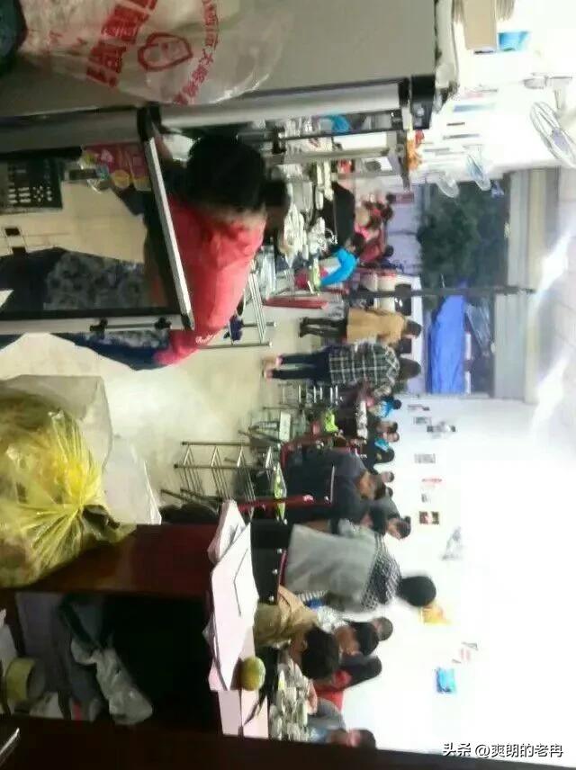 面对人生坎坷不向命运屈服 (经历挫折坎坷绝不低头)