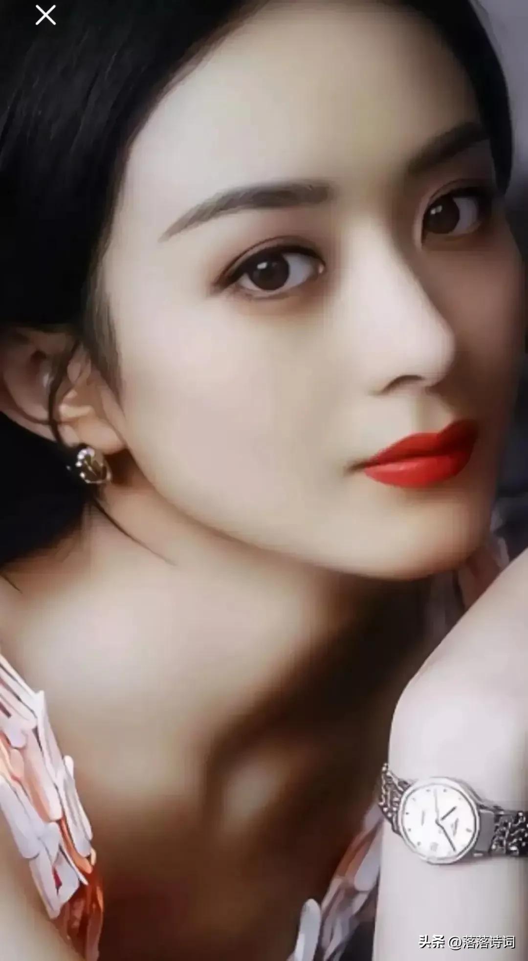 落落续句诗：小月幽幽满院风，梨花香透翠帘轻