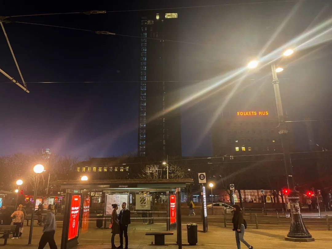 从阿联酋到荷兰：离异女再遇爱情，投资中餐厅，资产翻倍