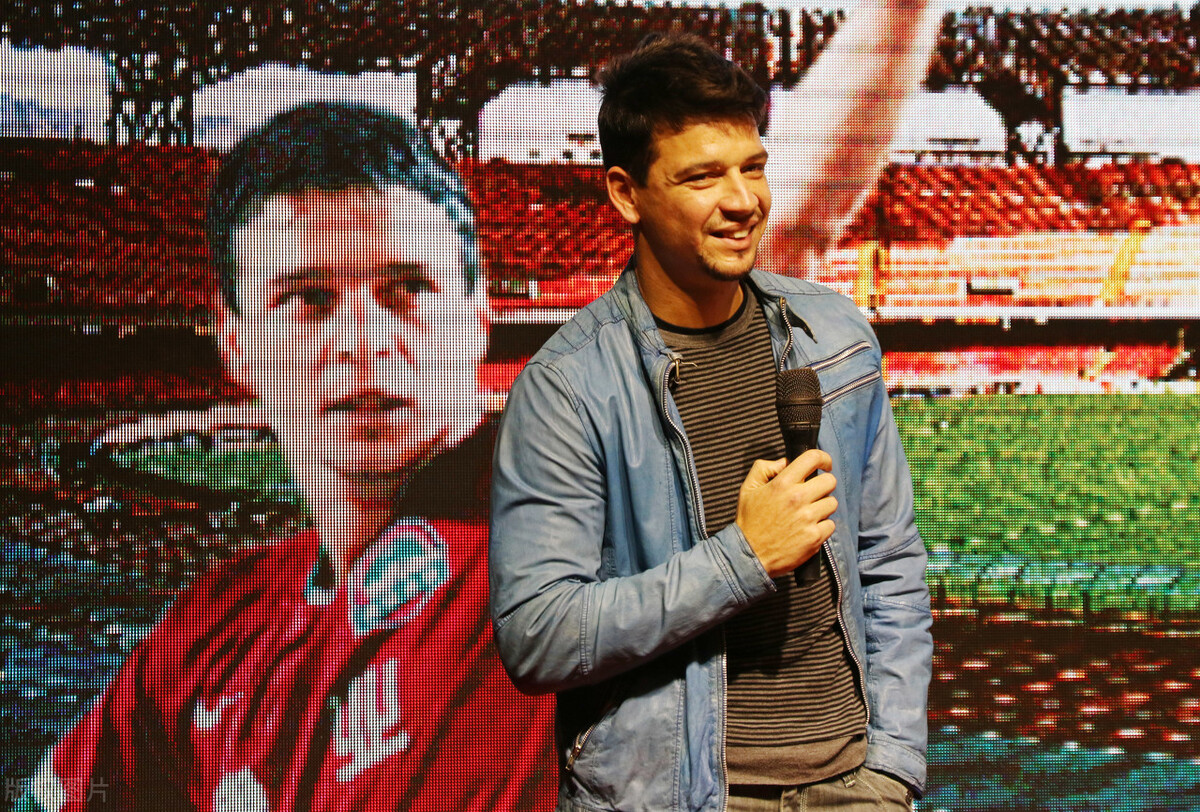 建业球迷感人,河南建业球迷欢呼