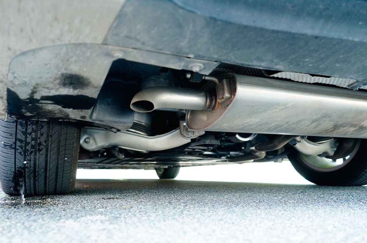 新岚图梦想家试驾白色款,2024款新岚图梦想家实际油耗测评