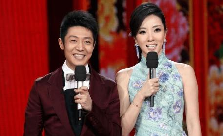 虎年春晚主持人中小撒深受观众喜爱，新加入的女主持人是谁？