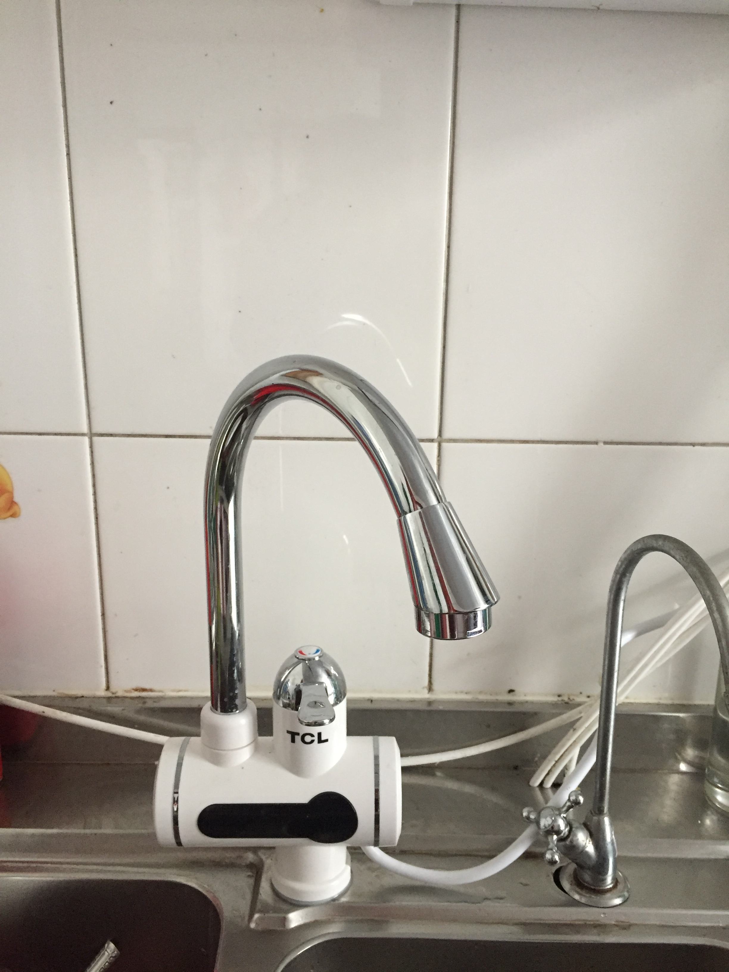 厨房电热水龙头坏了,电热水龙头坏了能不能修理