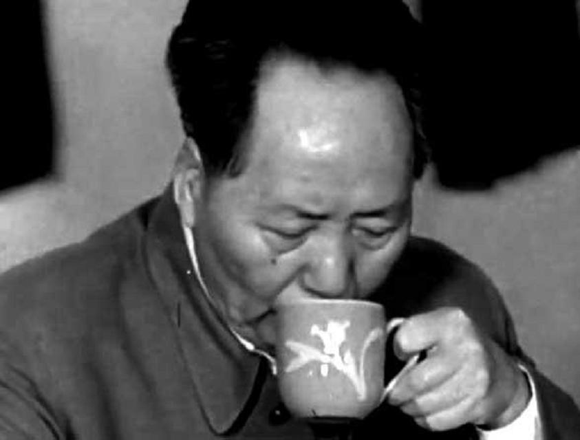 三个人结拜为兄弟，建国后：一人是铁匠，一人是农民，一人是主席