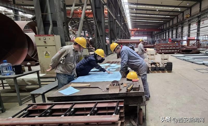 开工第一天忙碌场景,开工第一天继续努力奋斗