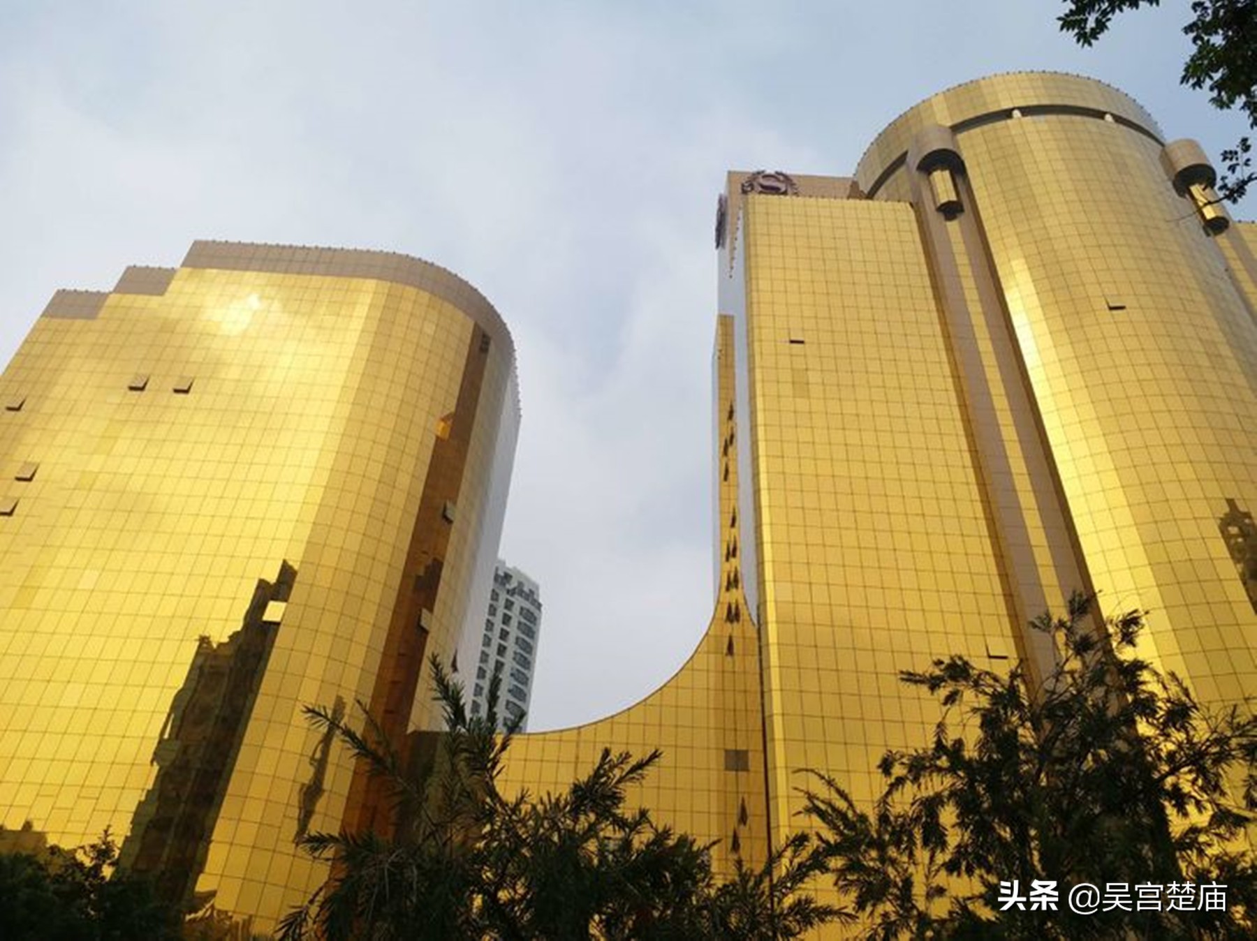 *昌星赖**是怎样靠*私走**发家的？