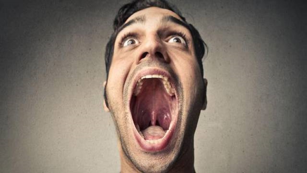 晚上睡觉嘴巴发干发渴是什么原因,晚上睡觉嘴巴缺水是什么病