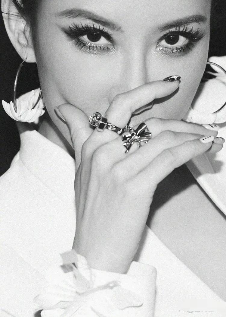 李玟笑容背后藏着无奈与心酸,李玟怀念李玟