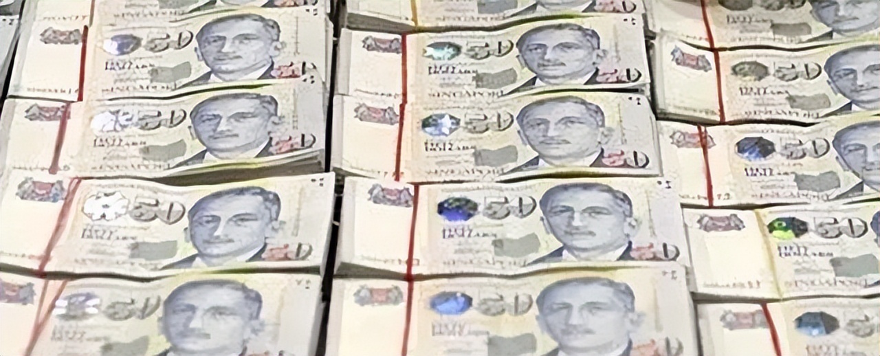 32岁小伙与8旬外国富婆同居两年，靠嘴甜吃软饭，欲骗富婆2亿遗产