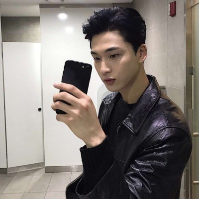 动漫男生头像伤心难过,男生的头像图片霸气冷酷无情