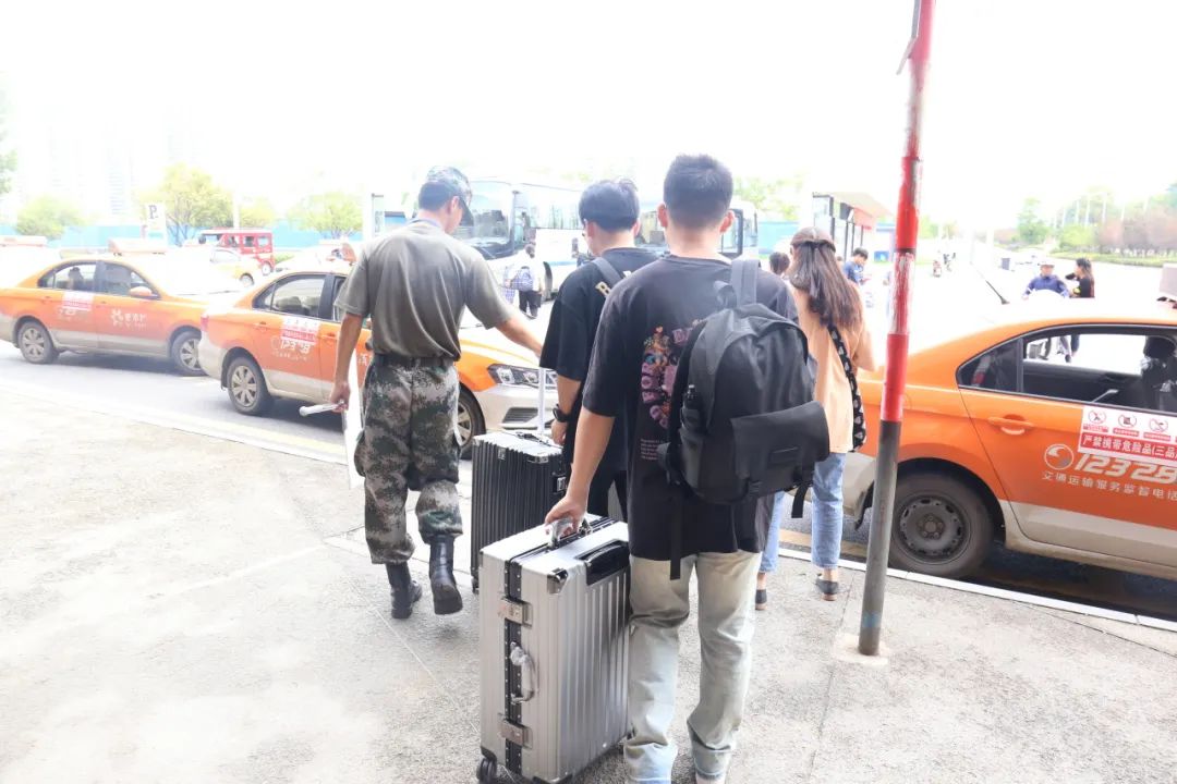 满“新”欢喜！长江职业学院喜迎2023新生！