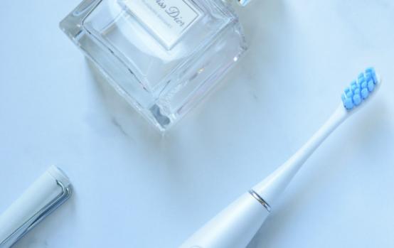 戴牙套期间需要哪些工具清洁牙齿,戴牙套用电动牙刷伤牙吗