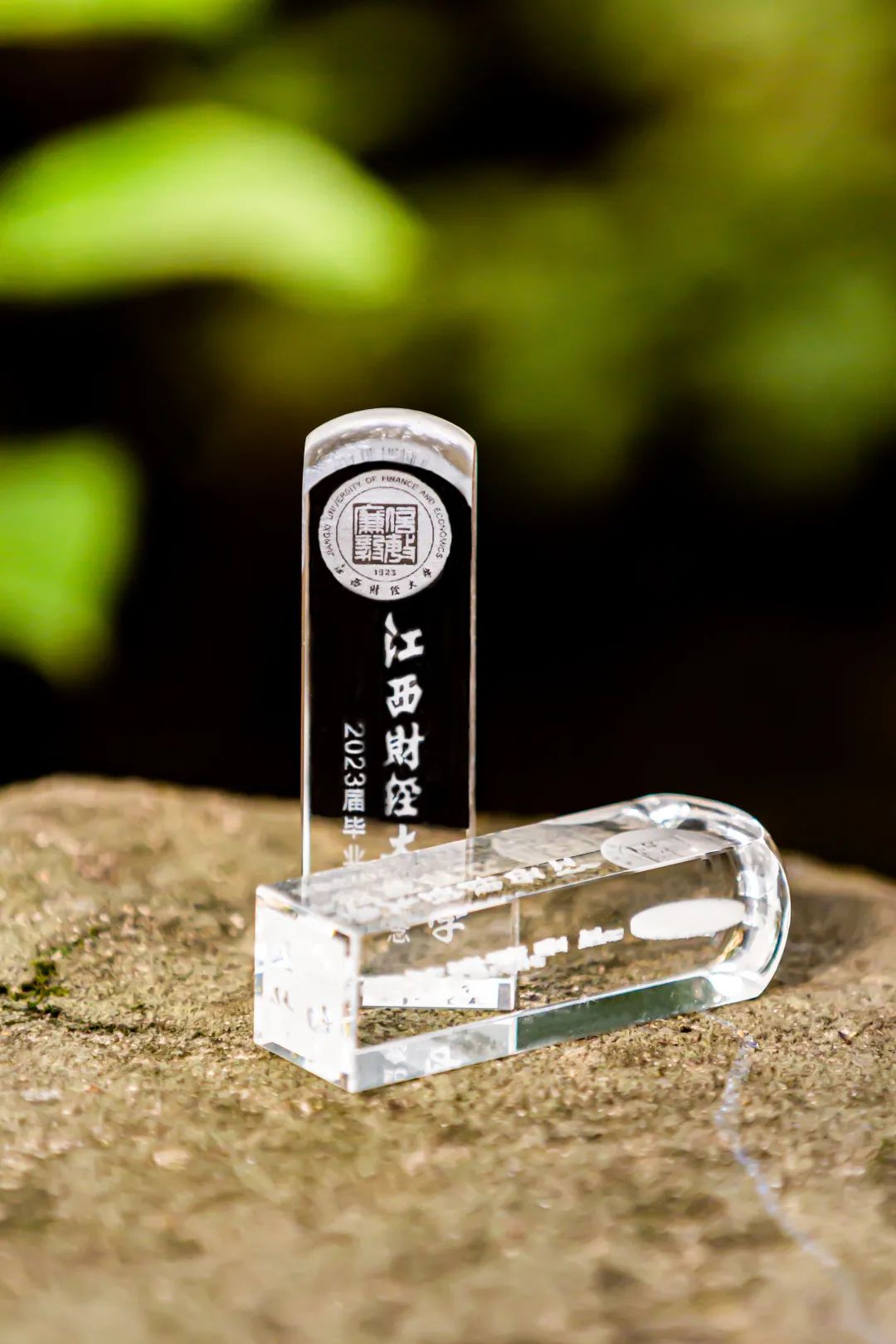 边吃席边毕业！戒指、饭票、印章……这样的毕业礼物我也想要→