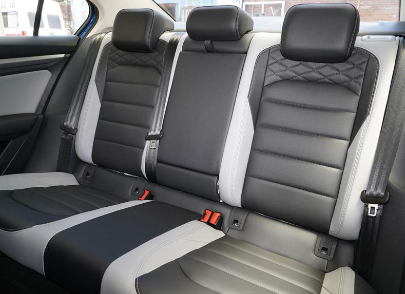 手握12万,2014款卡罗拉1.6l和2017款宝来