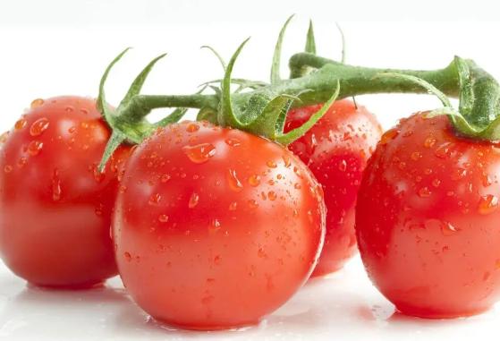 50岁女人脸部暗黄吃什么好,40岁的女人肤色暗黄改善食物