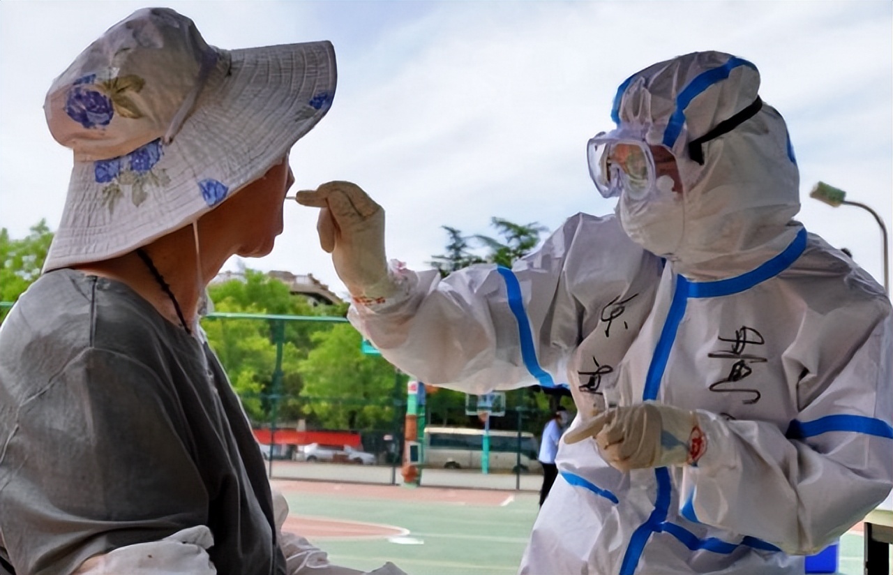 沈阳老太一人坑一座城,一人坑一城是真的吗