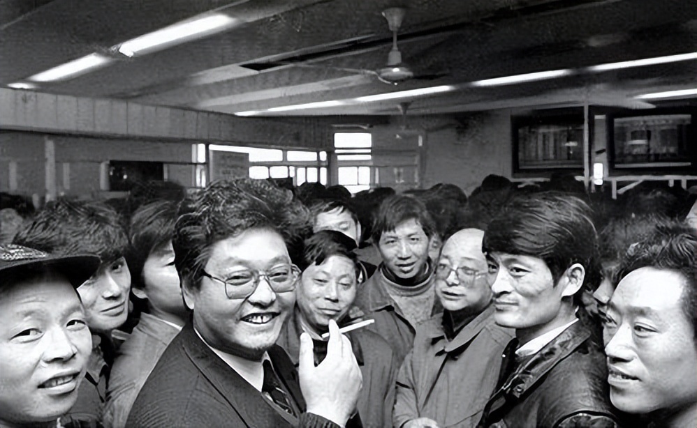 杨怀定是怎样买卖国库券的,杨怀定收购国债卖给谁