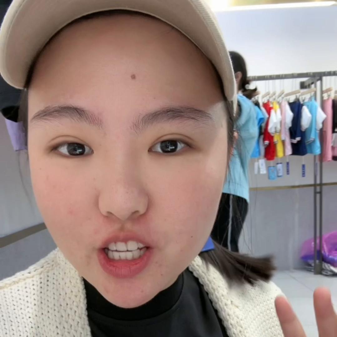 看看看零售客户看我们发朋友圈就直接来了边买边说品质...