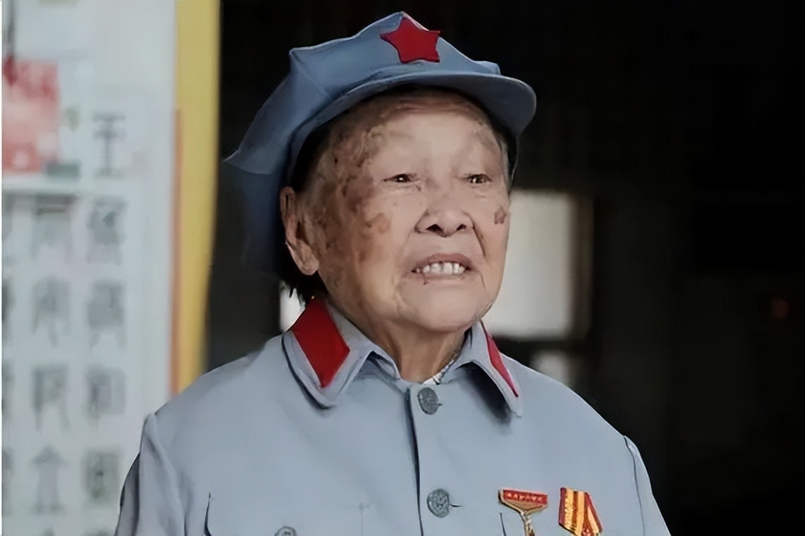 王定国最后一位老红军,老红军王定国老照片