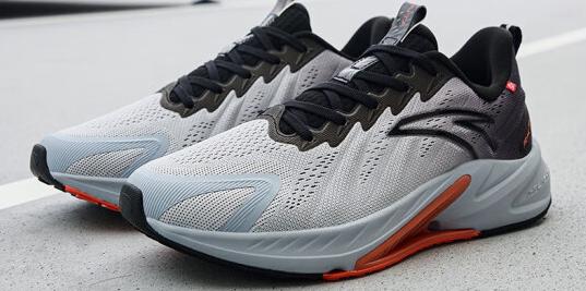安踏跑鞋矩阵勇立潮头,安踏碳板跑鞋矩阵图片