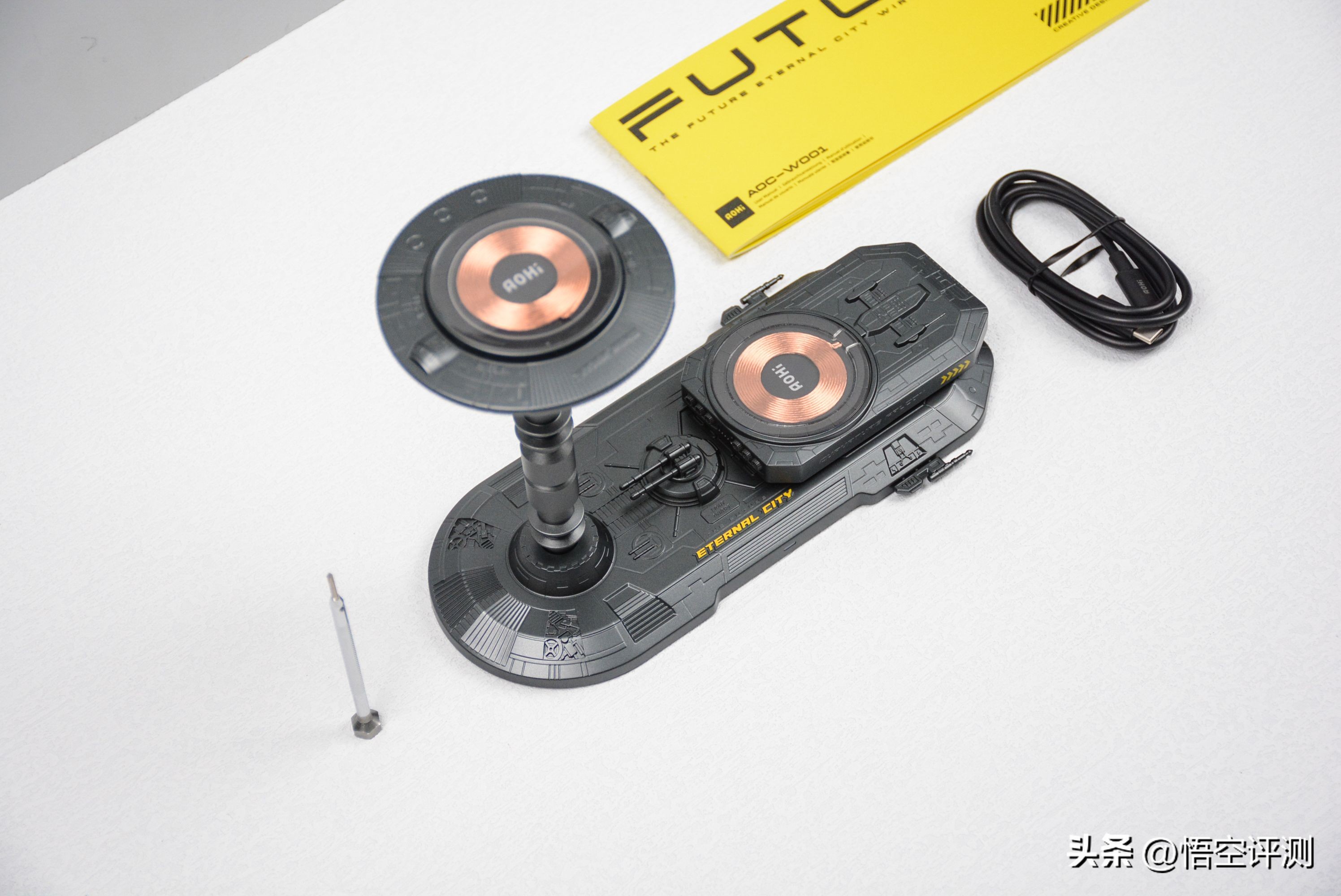 买个无线充还要自己拼装？完成后瞬间惊艳：奥海永恒之城首发评测