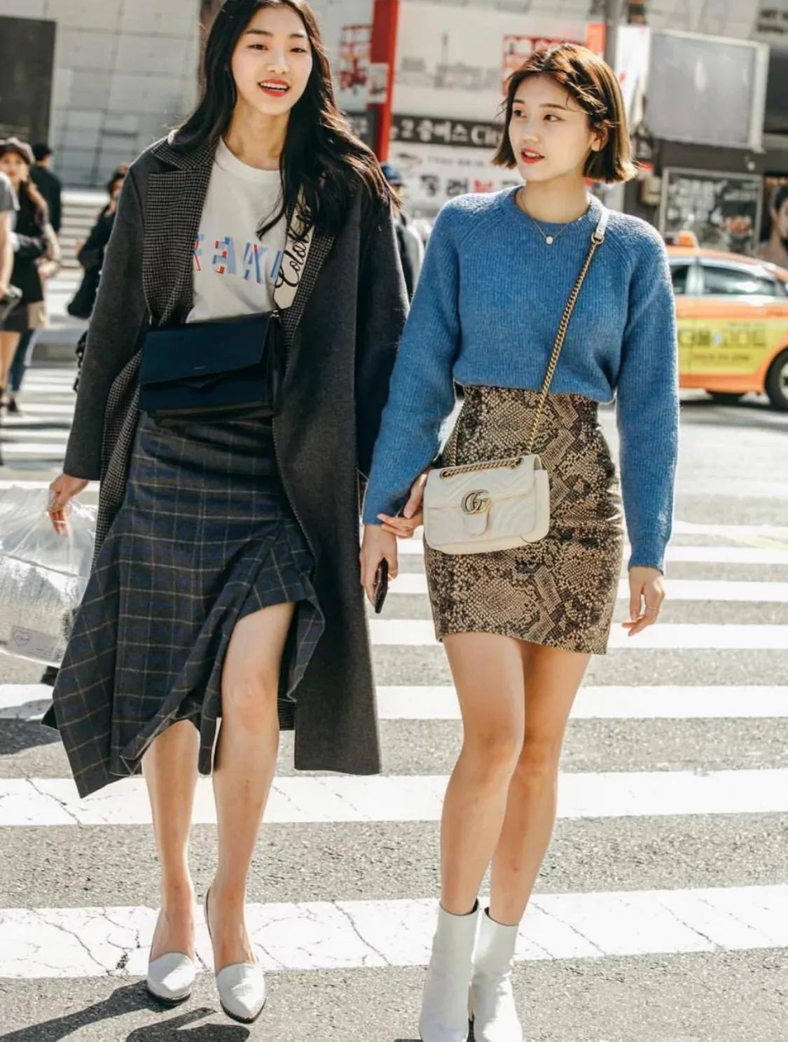 韩国街拍穿搭女生鞋子,韩国穿搭帆布鞋街拍