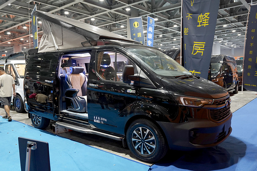 C本可开，主打个性定制化！搏创全顺升顶商旅房车满足7口之家出行