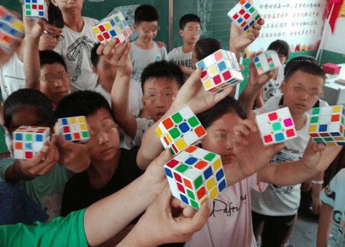 孩子玩魔方家长的感触,孩子玩魔方对小学生有什么帮助