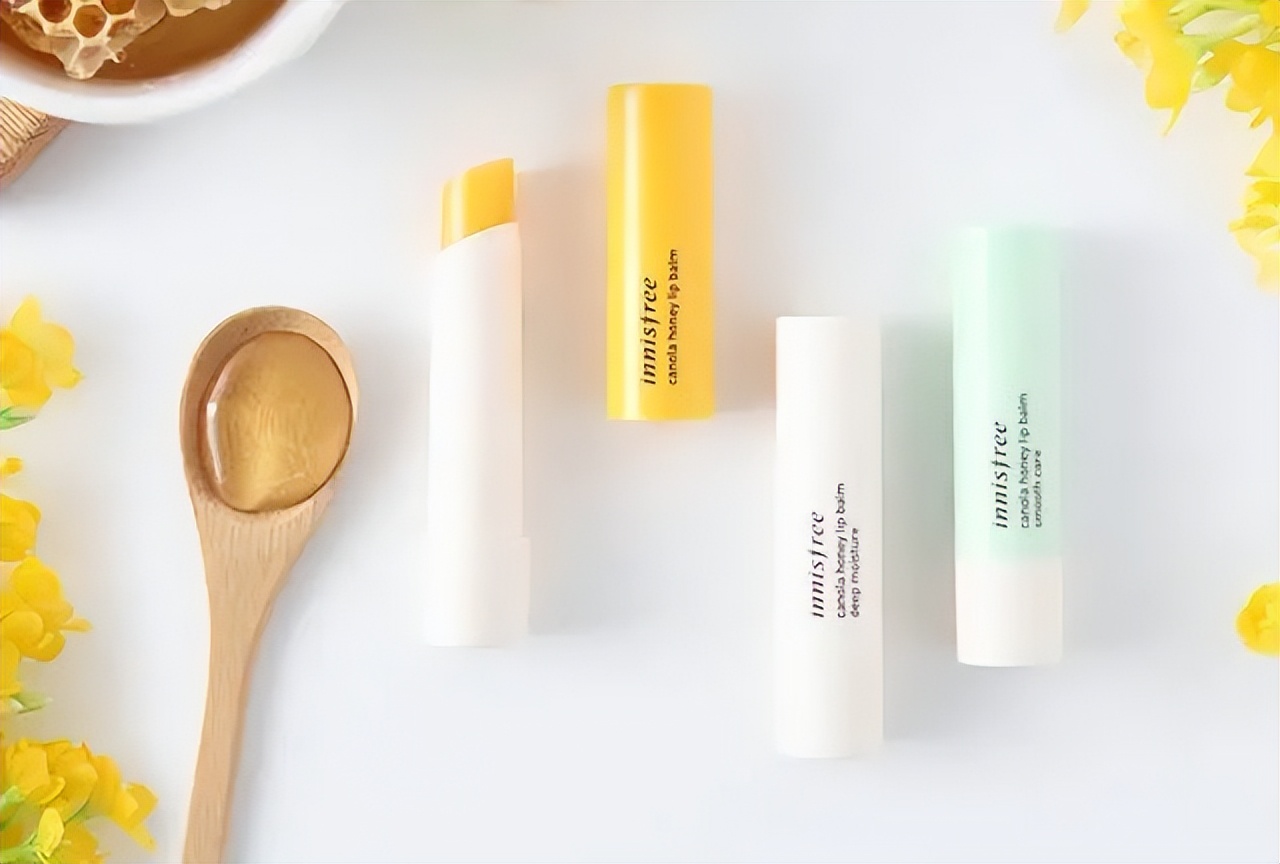 最近网上很火的润唇膏,最近很火的变色润唇膏