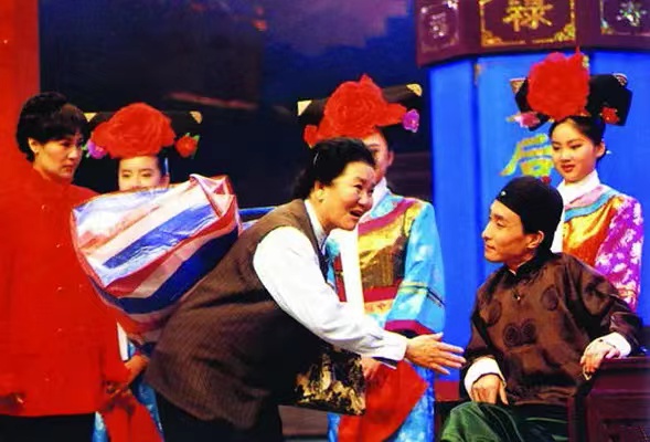 小品演员火力全开，影视演员居中调停，中国足球，一开口就输了