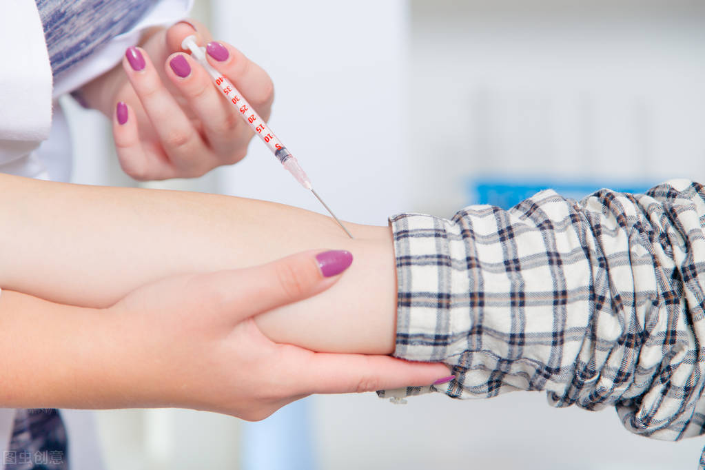 皮肤长小疙瘩小肉球怎么弄,皮肤上长了小肉球要怎么才能治好