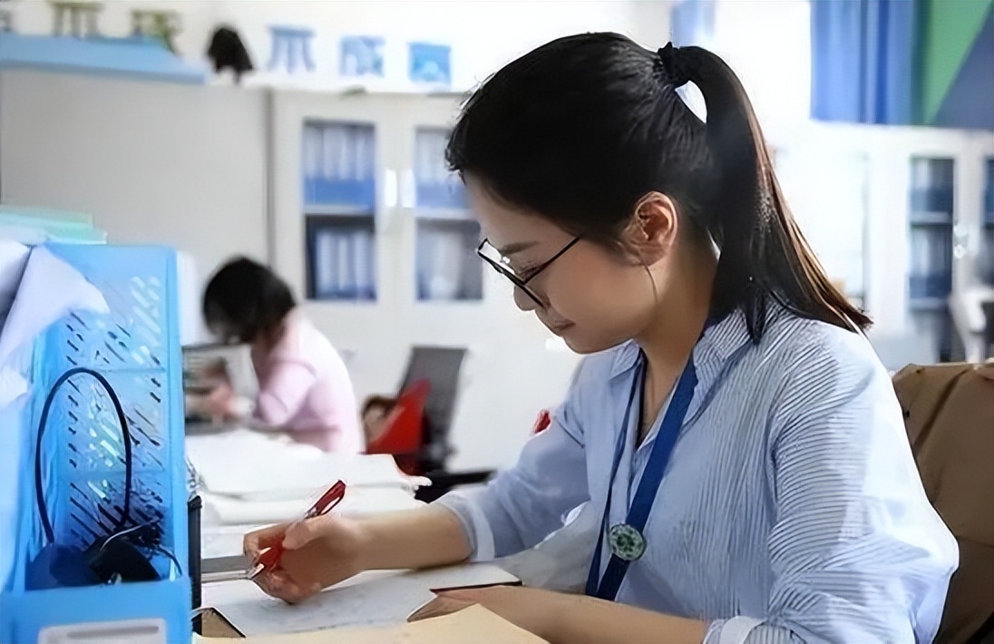 教师工资普调最新标准,教师工资今年普调表