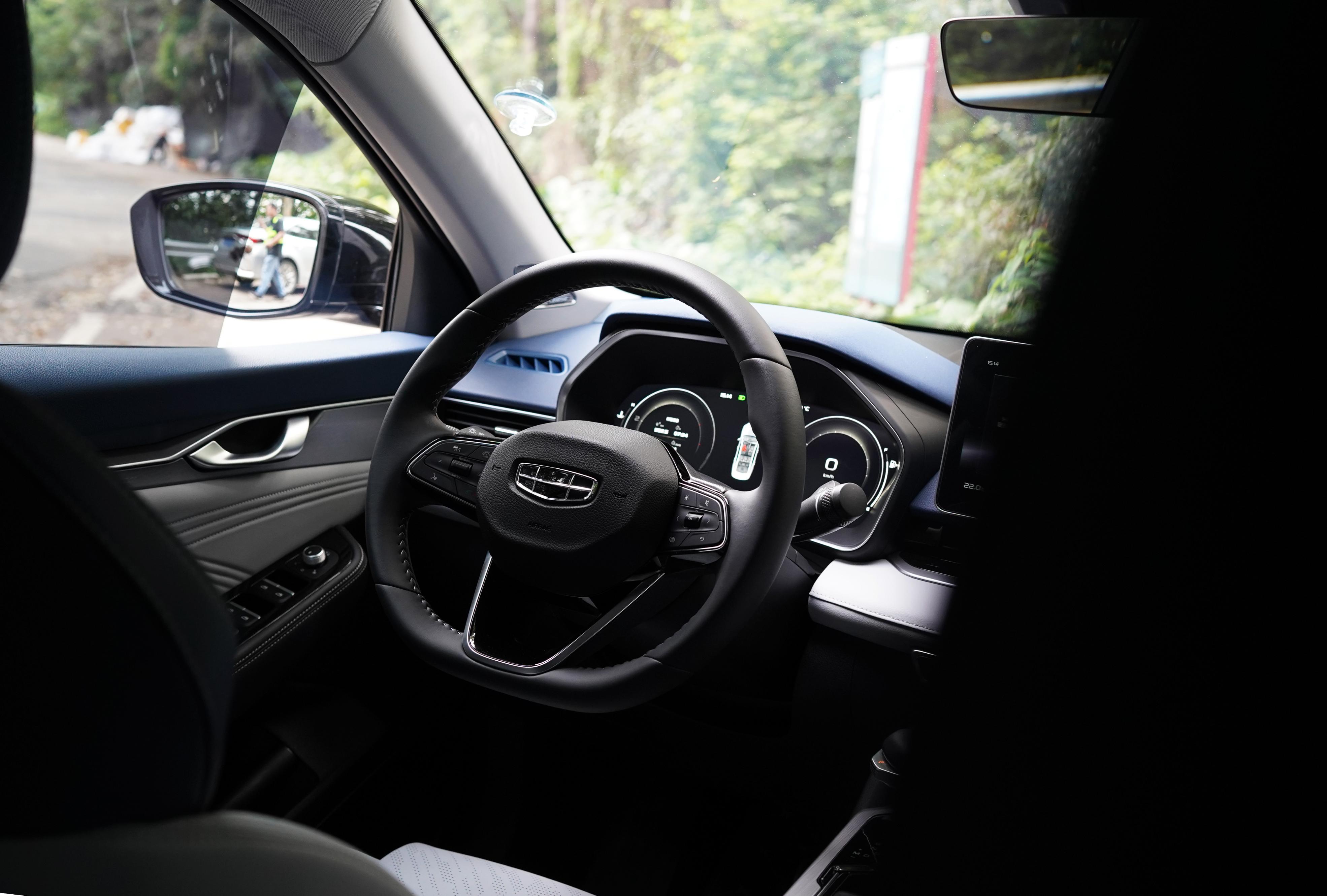 吉利2024星瑞试驾评测,吉利星瑞和沃尔沃s40