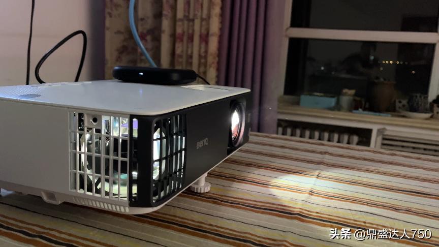 体积小的投影仪,目前公认最好的家用电视投影仪